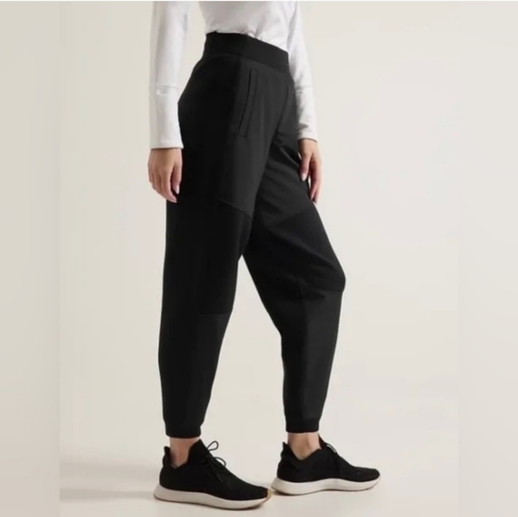 Athleta Pants - NWT Athleta Get Set Hybrid Joggers